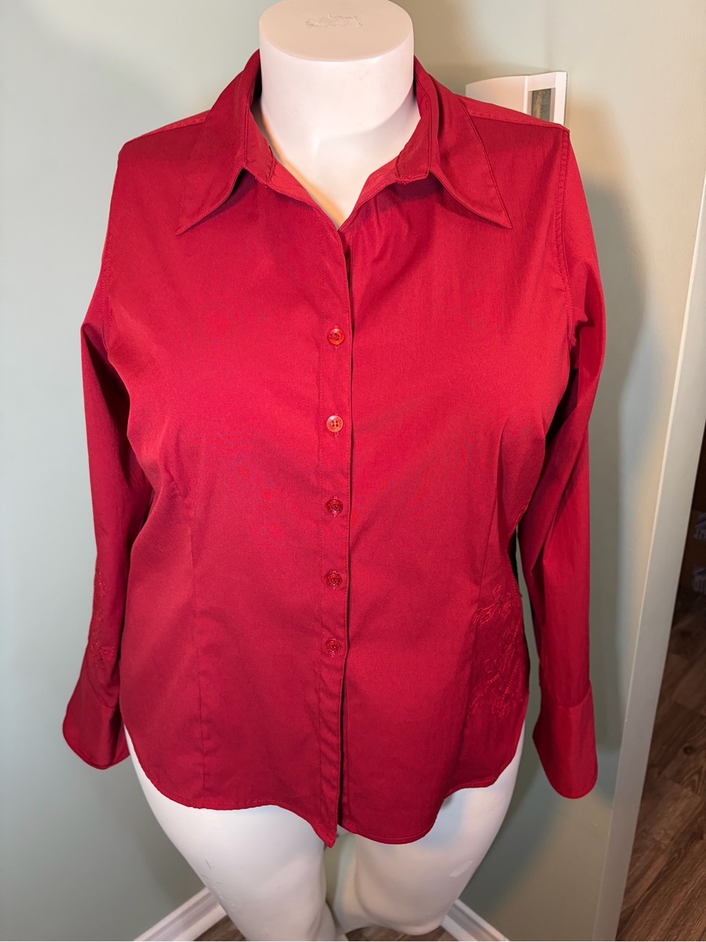 93. Point Zero Classic Women's Red Button-Up Shirt